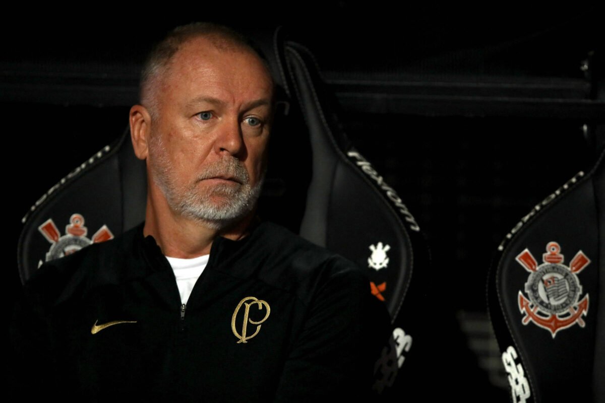 Corinthians demite técnico Mano Menezes - 05/02/2024 - Esporte