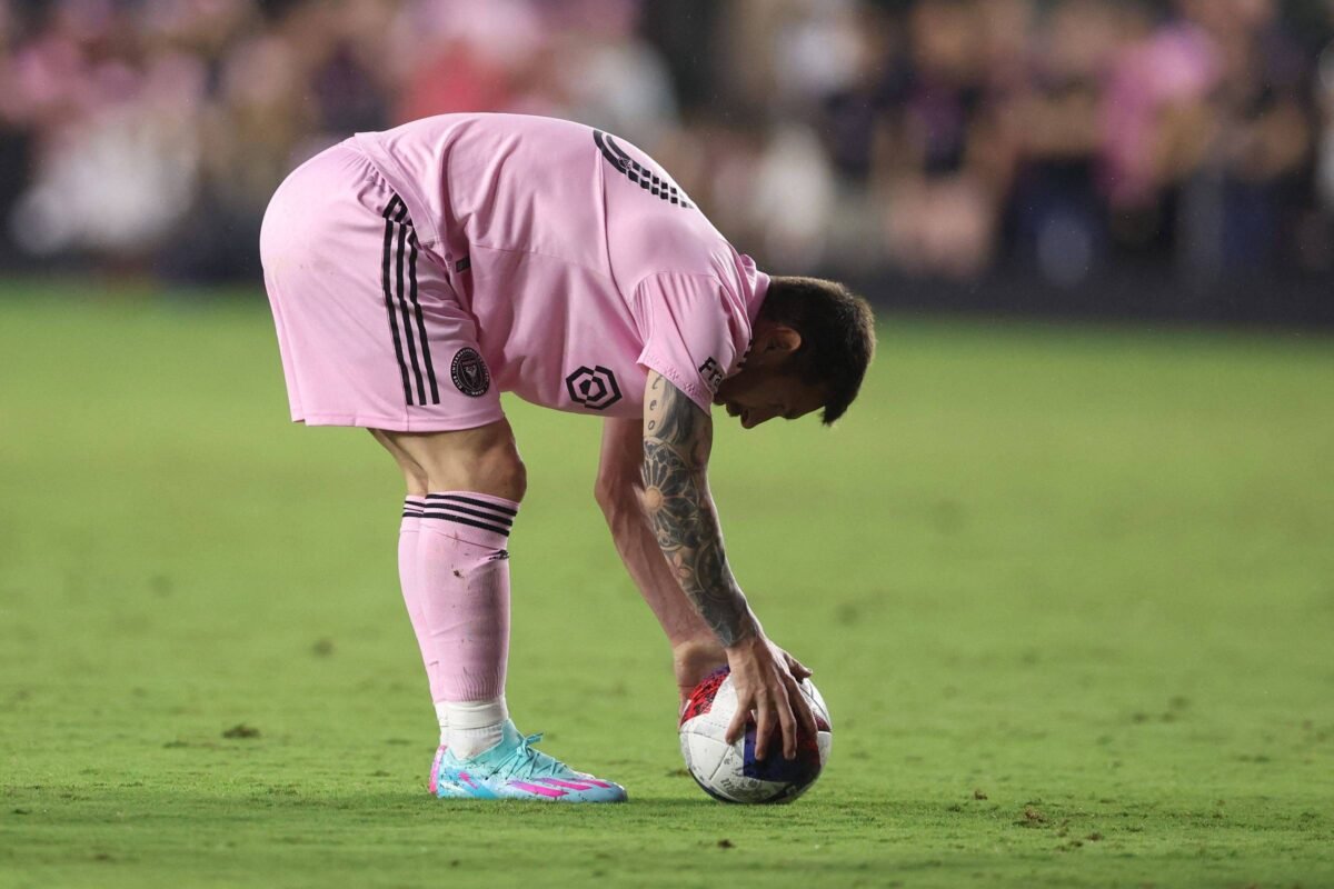 Messi colhe frutos de sementes plantadas por Pelé e Beckham