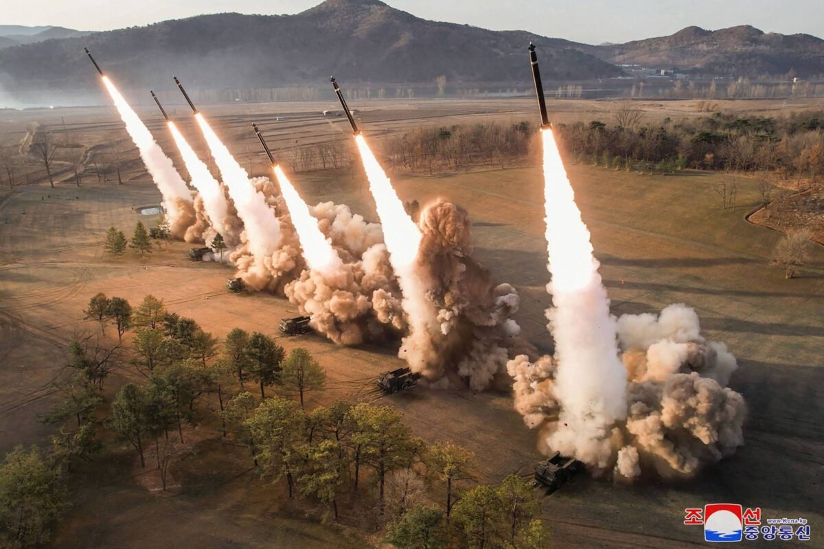 Coreia do Norte faz exercícios em visita de Blinken ao