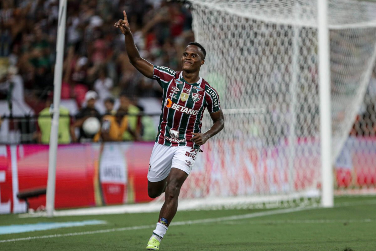 Diniz destaca coragem do Fluminense na conquista da Recopa -