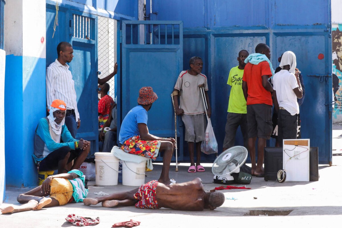 Gangue no Haiti invade prisão e liberta 4.000 prisioneiros -