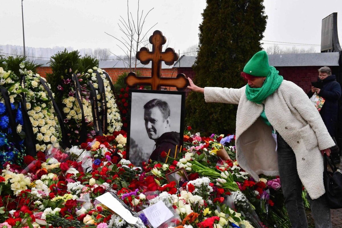 Governo da Rússia desdenha de Navalni mesmo após sua morte
