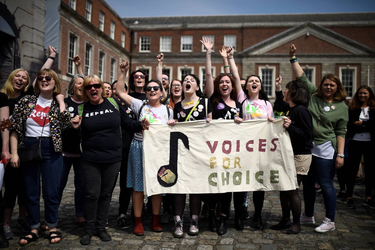 Irlanda vai às urnas em plebiscito histórico no Dia da