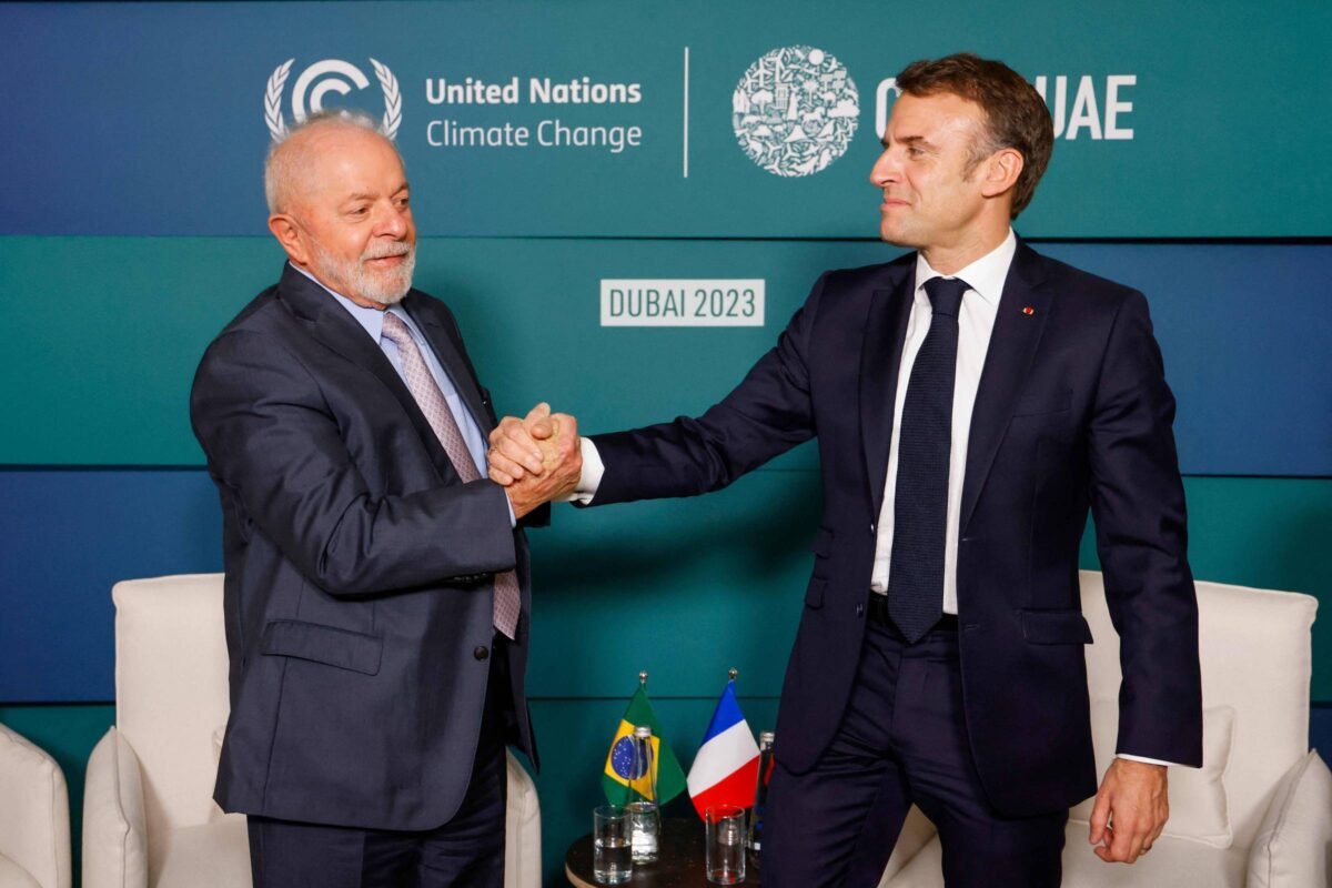 Macron sela aliança estratégica com Lula ao vir ao Brasil