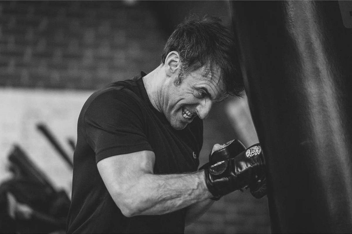 No ringue com Putin, Macron imita russo treinando boxe -