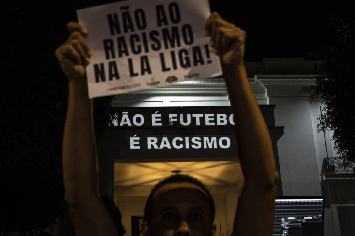 Vinicius Jr: Espanhol é preso por racismo contra menina -