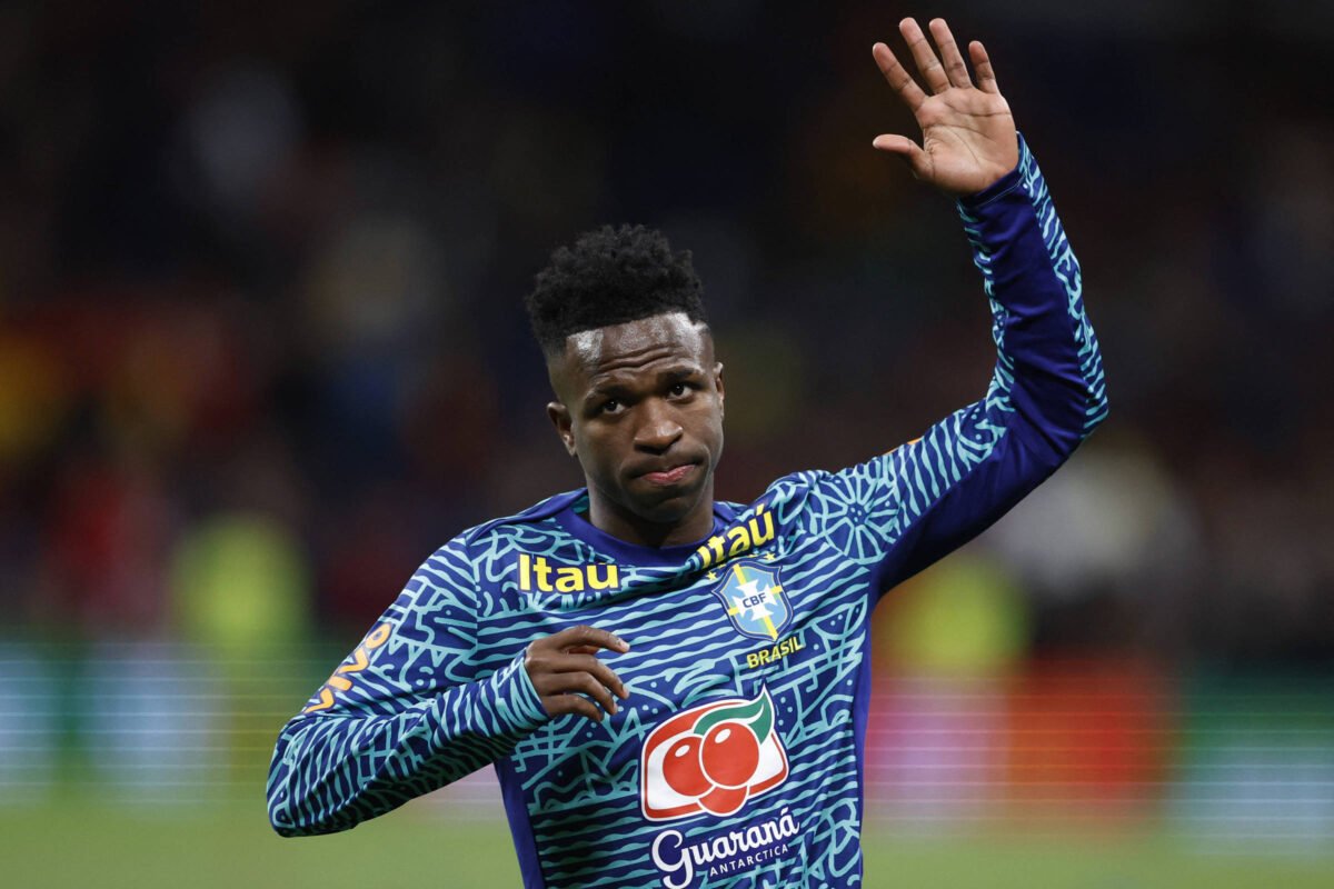 Vinicius Jr é amado e merece respeito, dizem espanhóis -