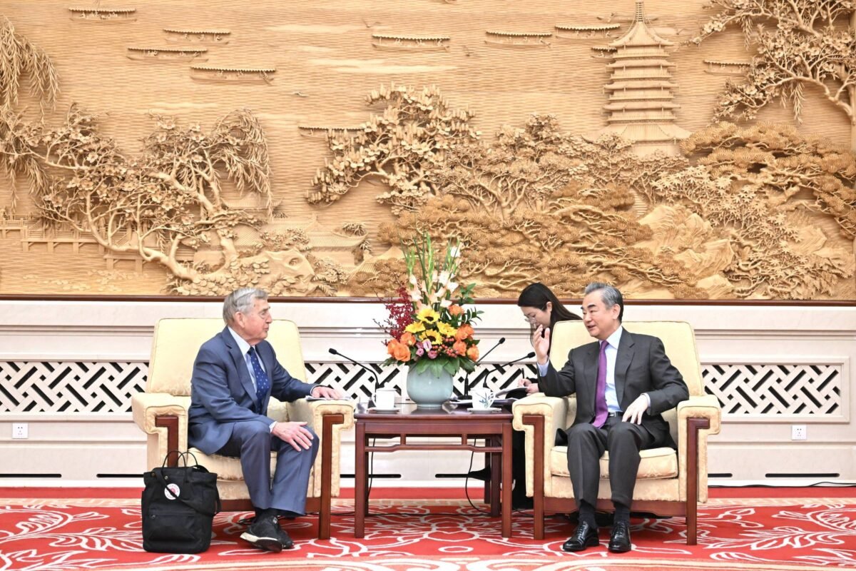 Xi busca amigo de Kissinger para contornar guerra com EUA