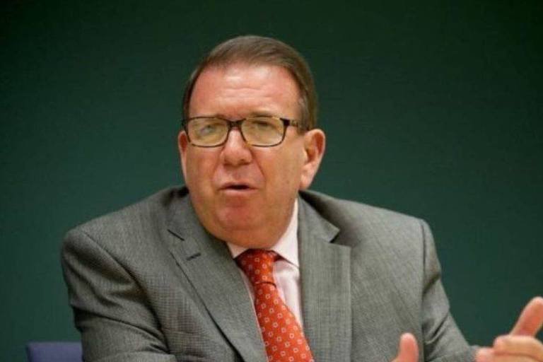 Diplomata aceita candidatura de oposição para enfrentar Maduro - 21/04/2024