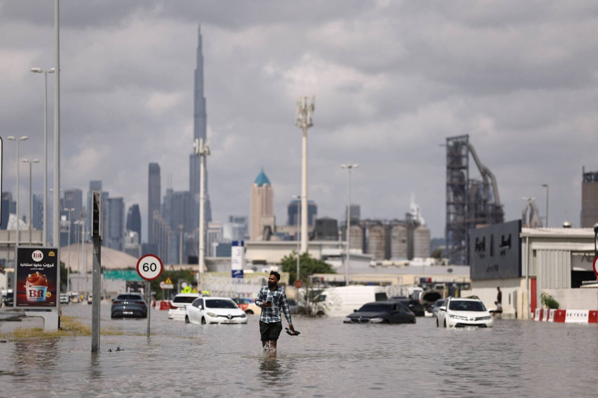 Dubai tem inundações e caos após maiores chuvas em 75