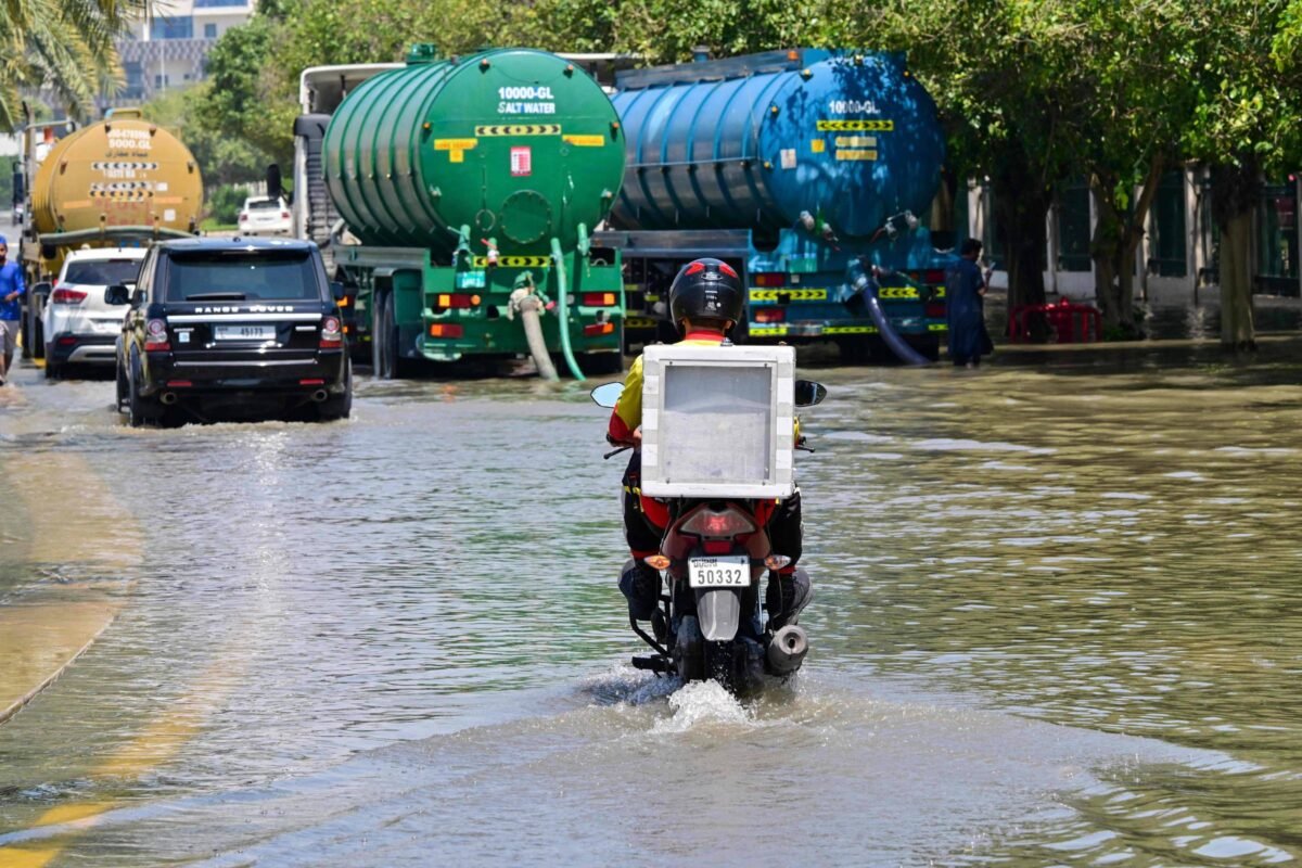 Dubai tenta voltar à normalidade após chuva histórica - 18/04/2024