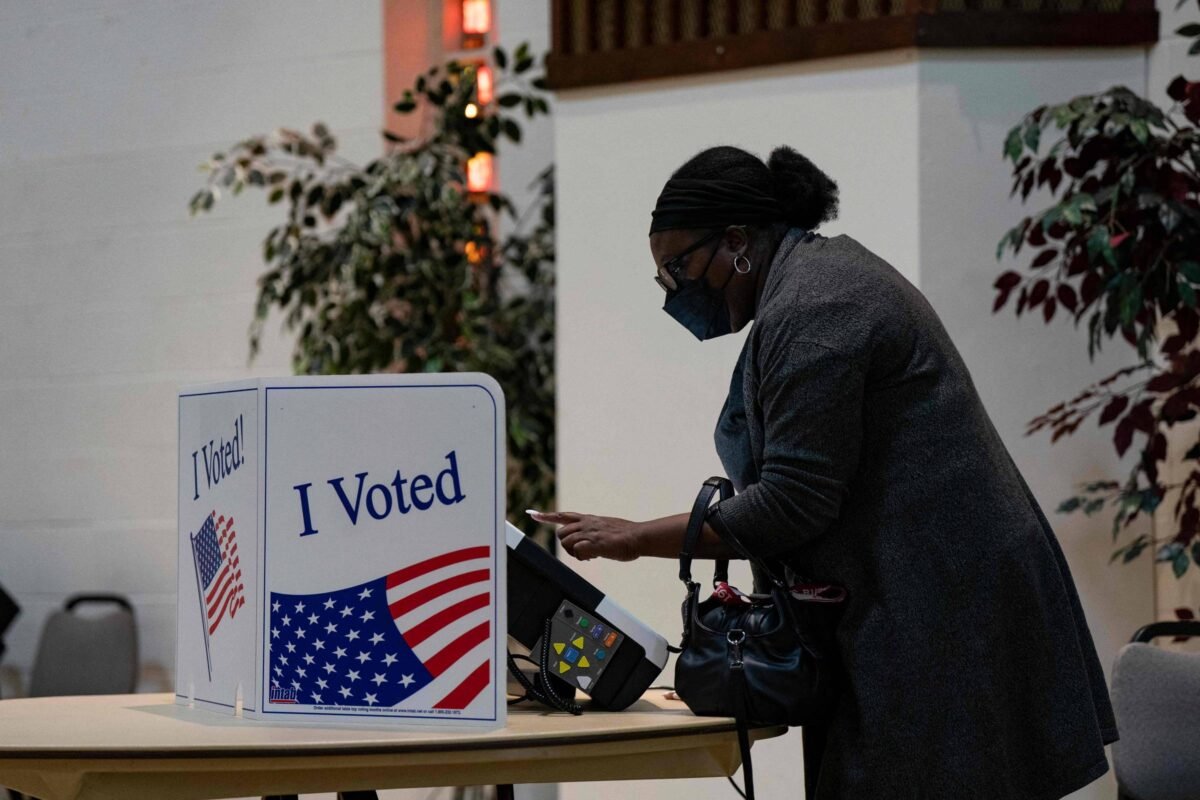 EUA: Jovens negros não veem motivos para votar - 23/04/2024