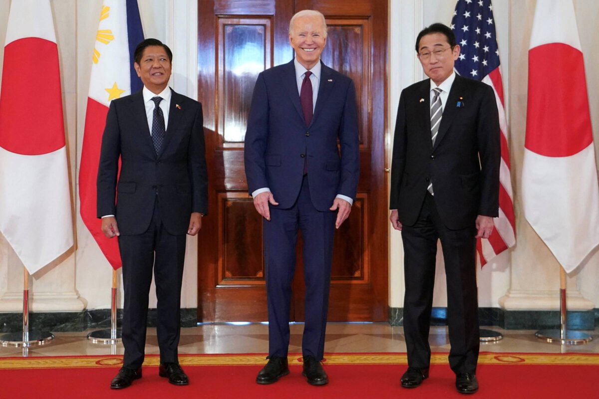 EUA alertam China em reunião com Japão e Filipinas -