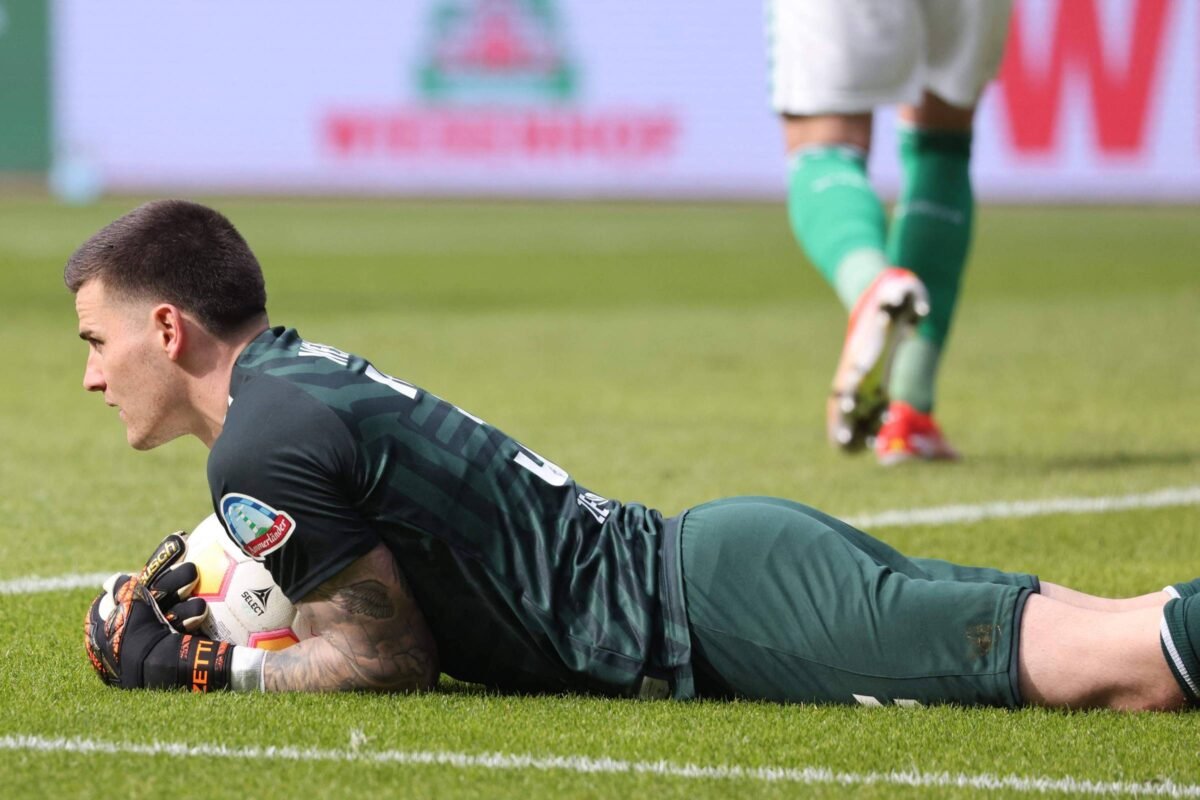 Futebol testará nova proposta contra cera dos goleiros - 27/04/2024