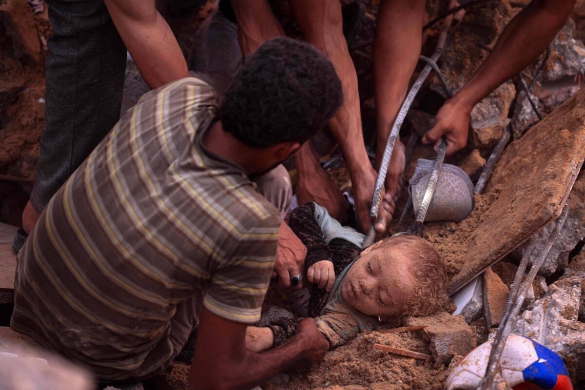 Gaza: Ataque a prédio residencial matou 106 civis, diz ONG