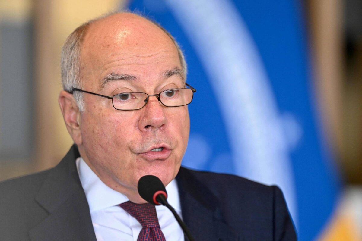 Mauro Vieira pede 'máxima contenção' ao Irã após ataque -