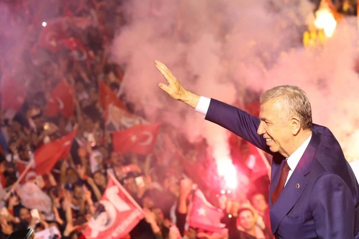 Oposição vence em grandes cidades e causa revés a Erdogan