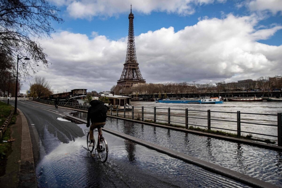 Paris: Uso de bicicleta supera o de carro, mostra pesquisa