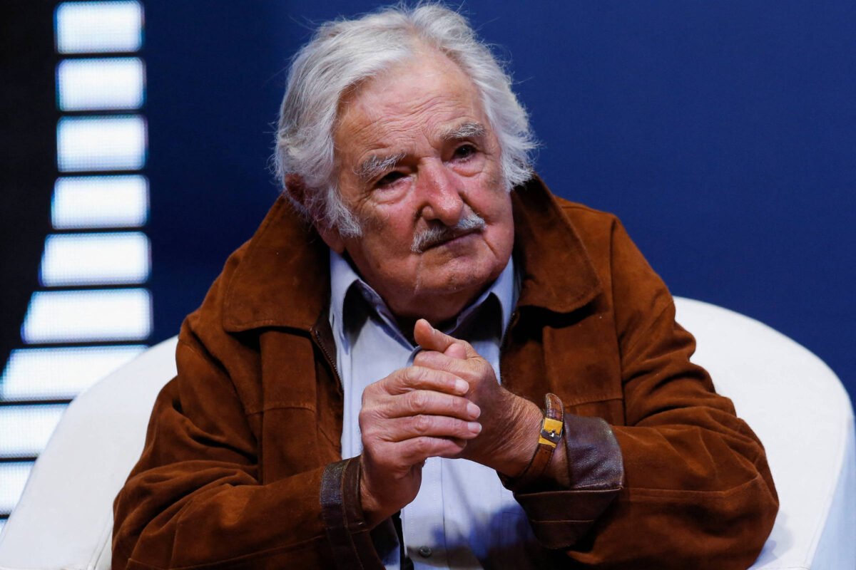 Pepe Mujica, ex-presidente do Uruguai, anuncia que tem tumor no