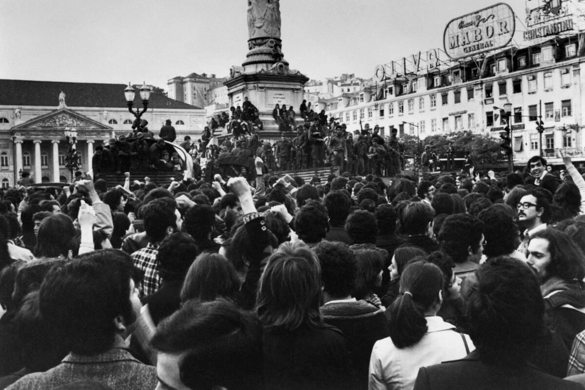 Revolução dos Cravos abriu portas a exilados brasileiros - 23/04/2024