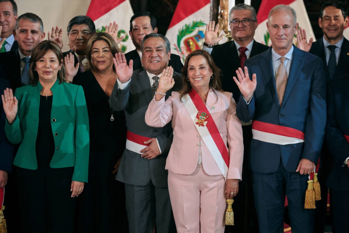 Rolexgate: Seis ministros renunciam no Peru - 02/04/2024 - Mundo