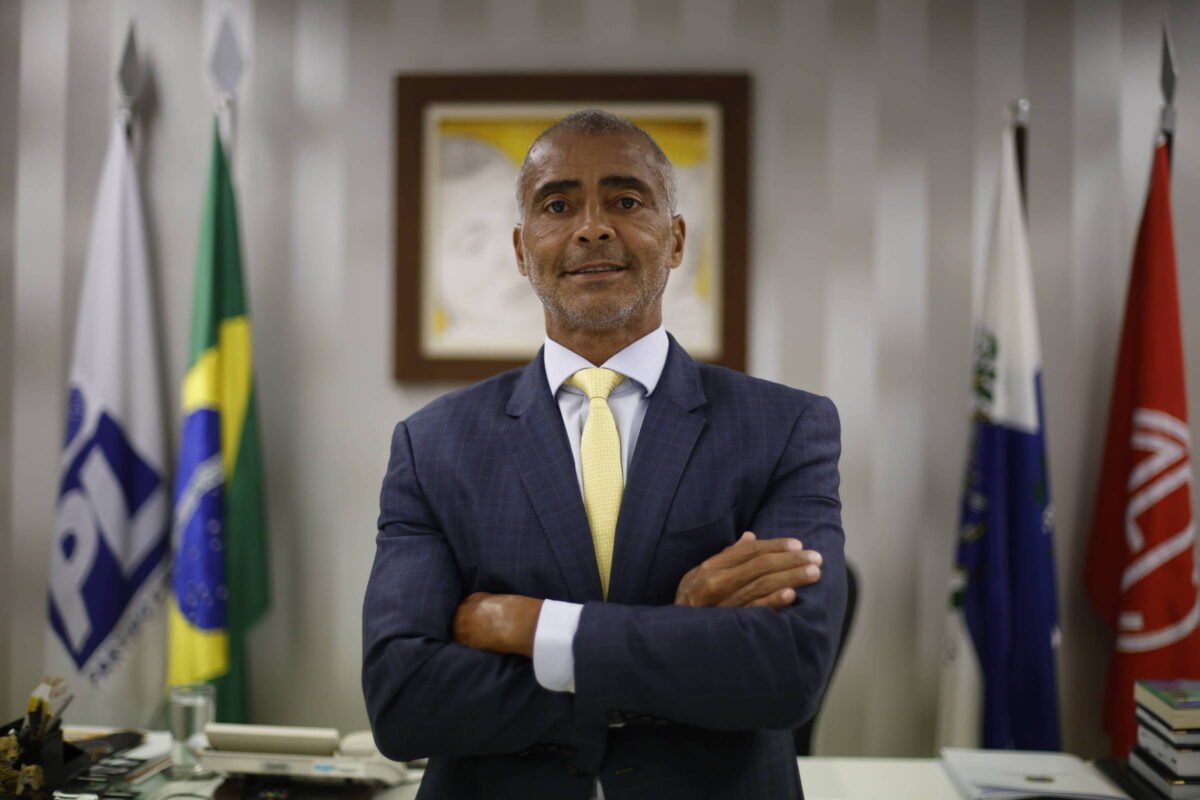 Romário negocia patrocínio de bet enquanto relata CPI - 17/04/2024
