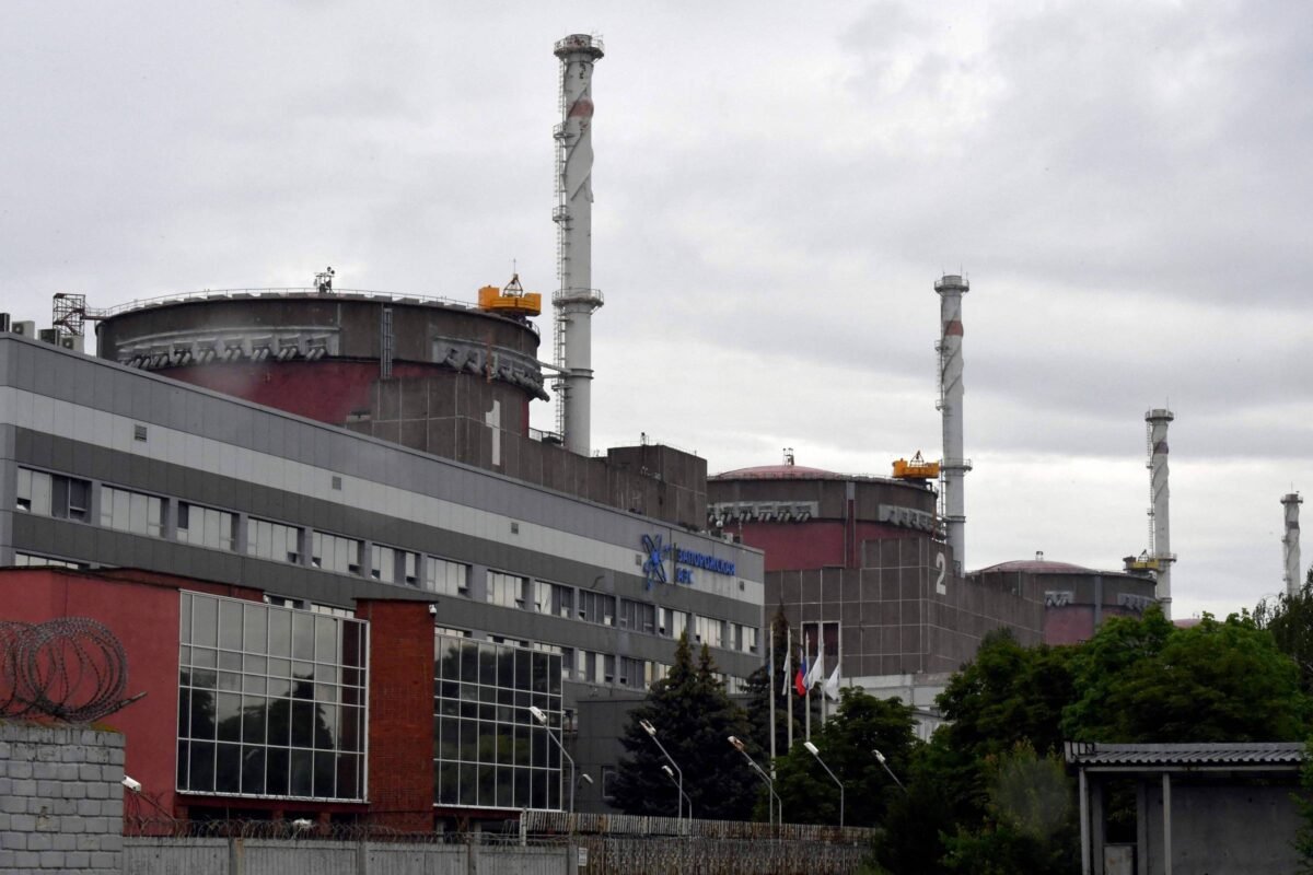 Rússia e Ucrânia se acusam após ataque a usina nuclear