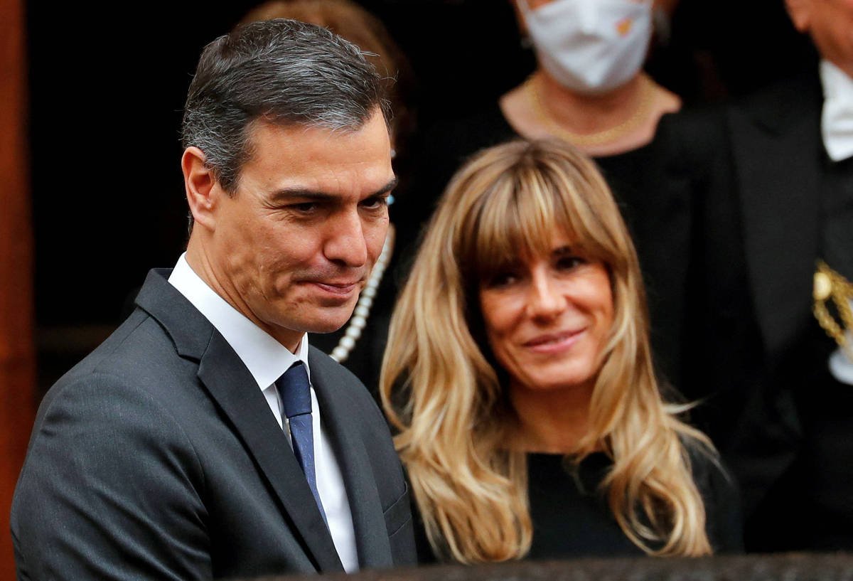 Sánchez anuncia permanência após denúncias contra esposa - 29/04/2024 -