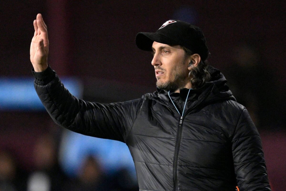 São Paulo contrata Luis Zubeldía até o fim de 2025