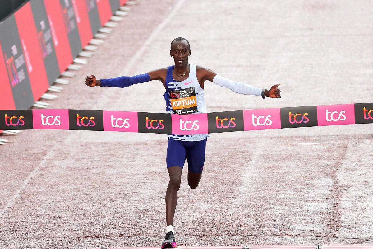 Tênis com placa de carbono é doping tecnológico? - 12/04/2024