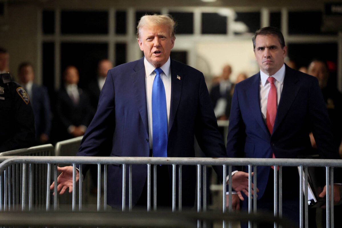 Trump tentou corromper eleições de 2016, dizem promotores - 22/04/2024