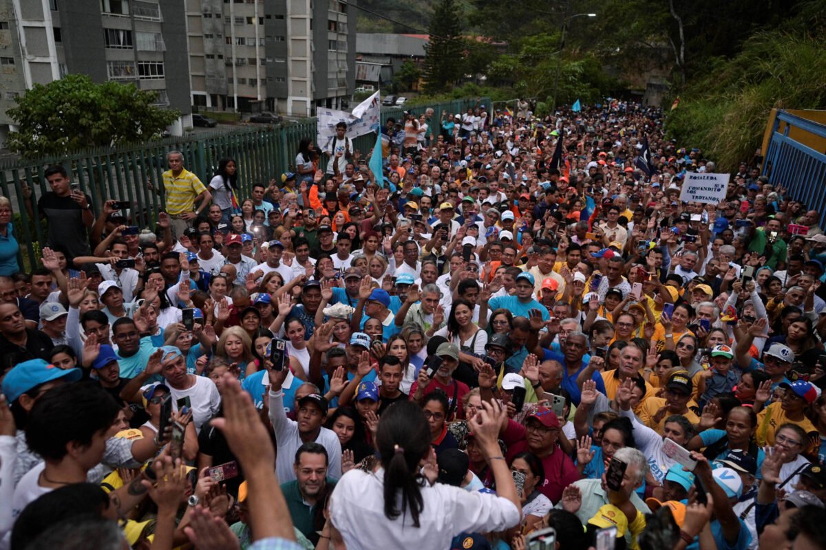 Venezuela: Oposição decide manter candidato provisório - 19/04/2024 - Mundo