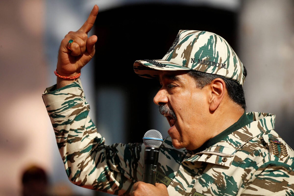 Venezuela prende ativista acusado de tentar matar Maduro - 16/04/2024