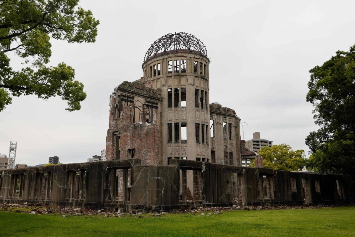 Vídeo: Bomba nuclear deixou silhuetas de pessoas no Japão -