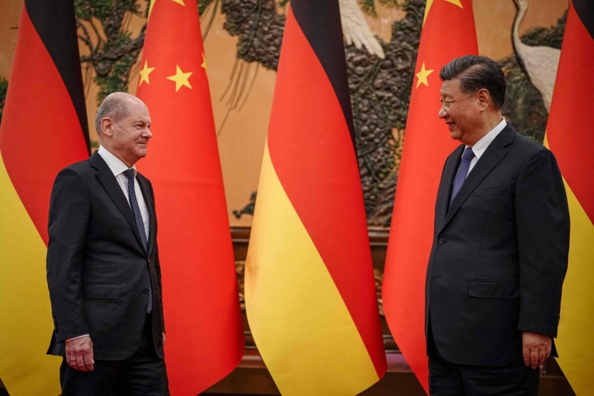 Xi pede atenção de Scholz 'contra protecionismo crescente' - 16/04/2024