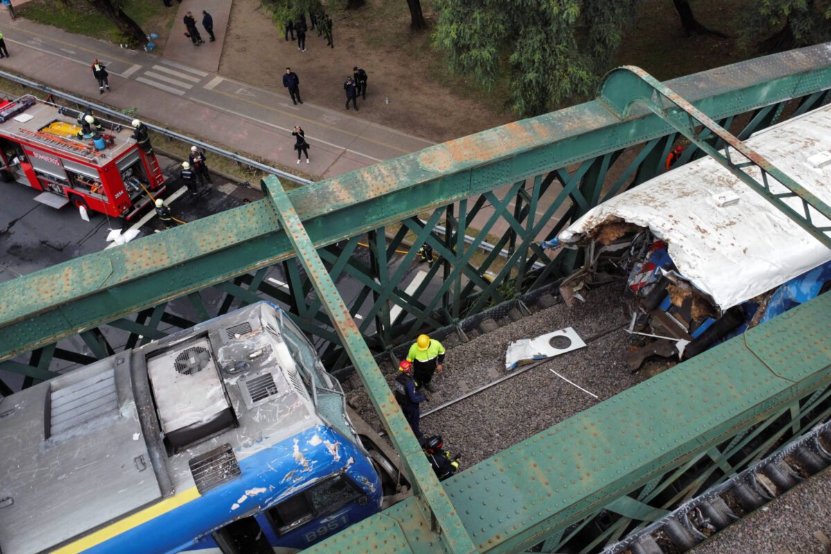 Colisão de trens em Buenos Aires deixa ao menos 90