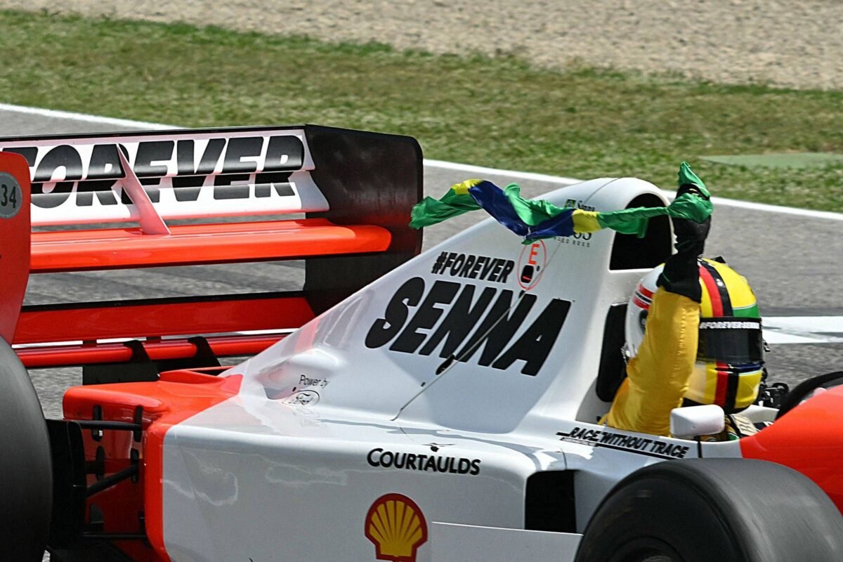 Corrida em Ímola tem homenagens a Senna 30 anos após