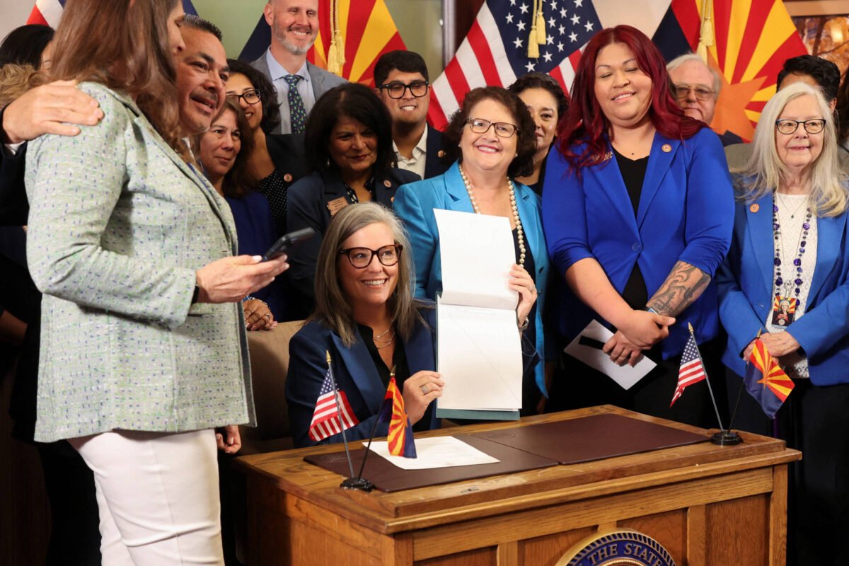 EUA: Arizona derruba lei antiaborto de 1864 - 02/05/2024 -