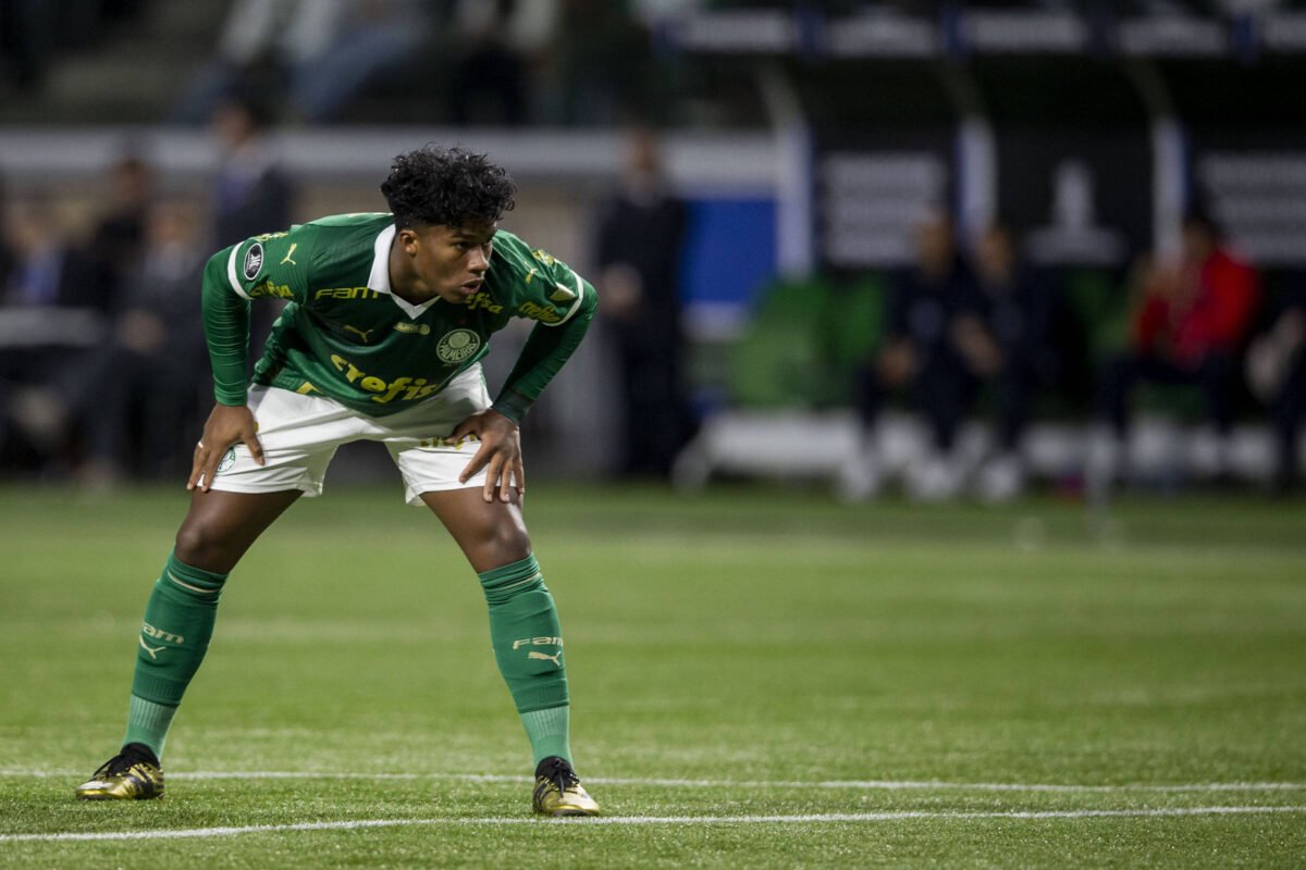 Endrick se despede do Palmeiras em jogo sem gols -