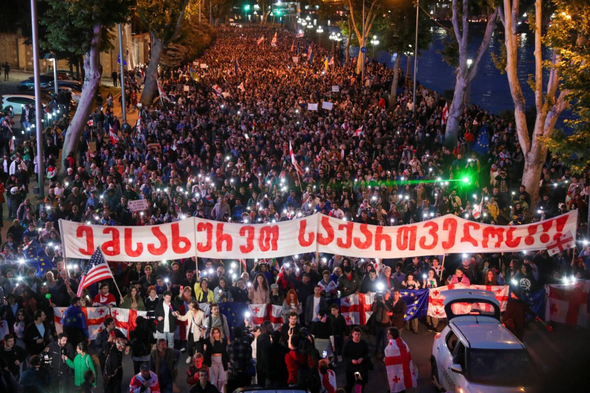 Geórgia volta à rua para protestar contra 'lei da Rússia'