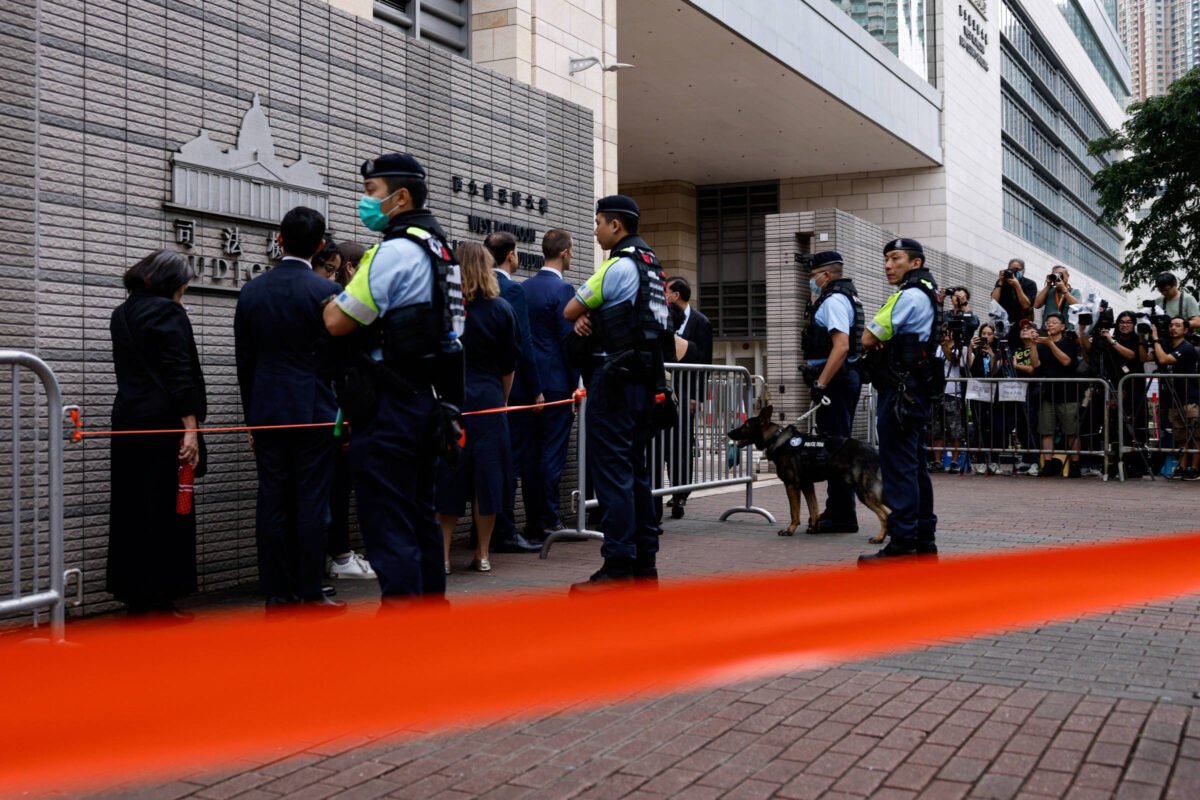 Hong Kong condena 14 pessoas do movimento pró-democracia - 30/05/2024