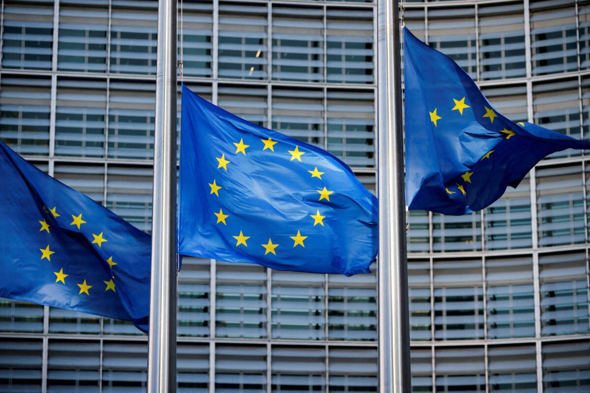 Maioria dos portugueses tem dúvidas sobre UE - 10/05/2024 -