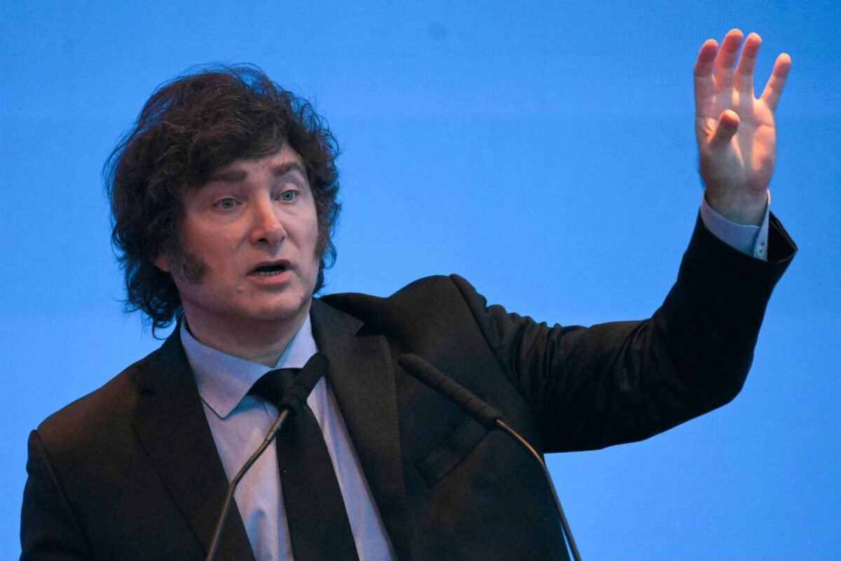 Ministro espanhol insinua que Milei seja usuário de drogas -