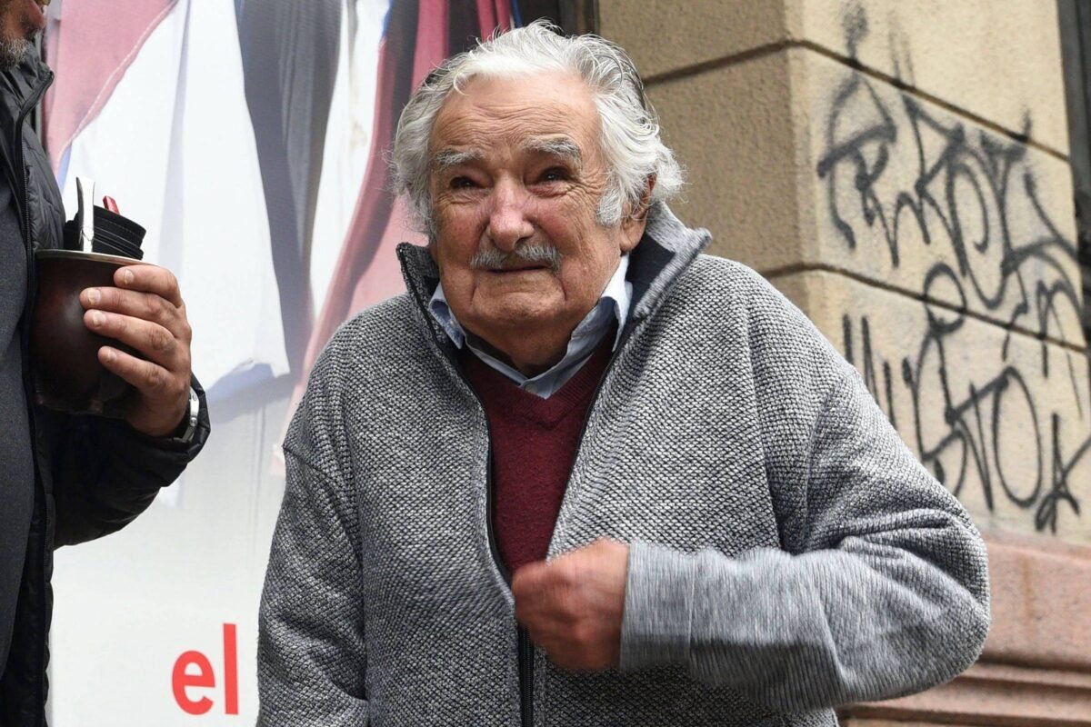 Mujica descarta tratar tumor fora do Uruguai e agradece -