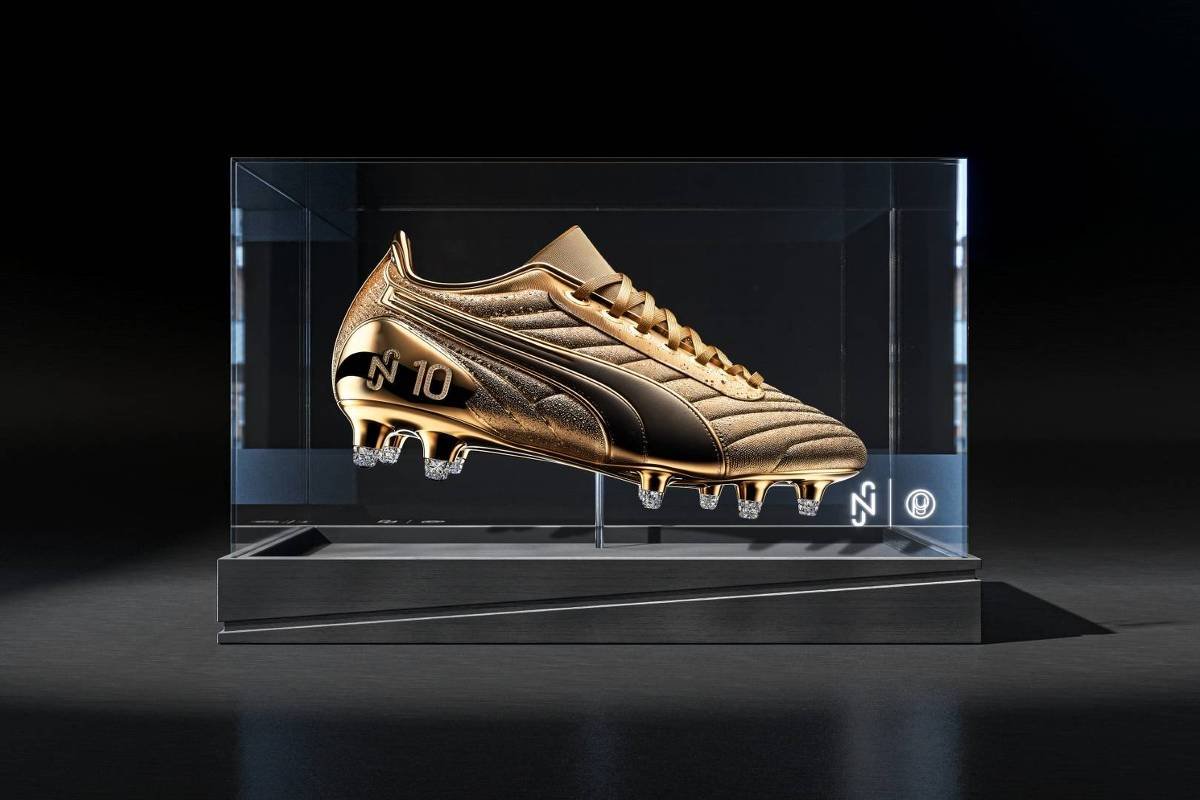 Neymar leiloa chuteira banhada a ouro e pôquer com ele