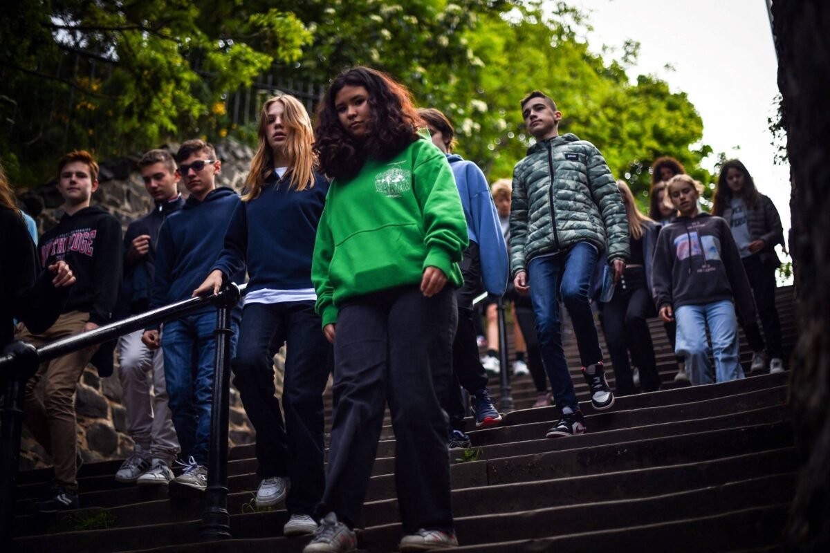 Reino Unido propõe limite de idade para educação sexual -