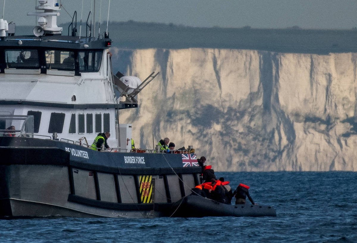 Reino Unido tem recorde de imigrantes chegando pelo mar -