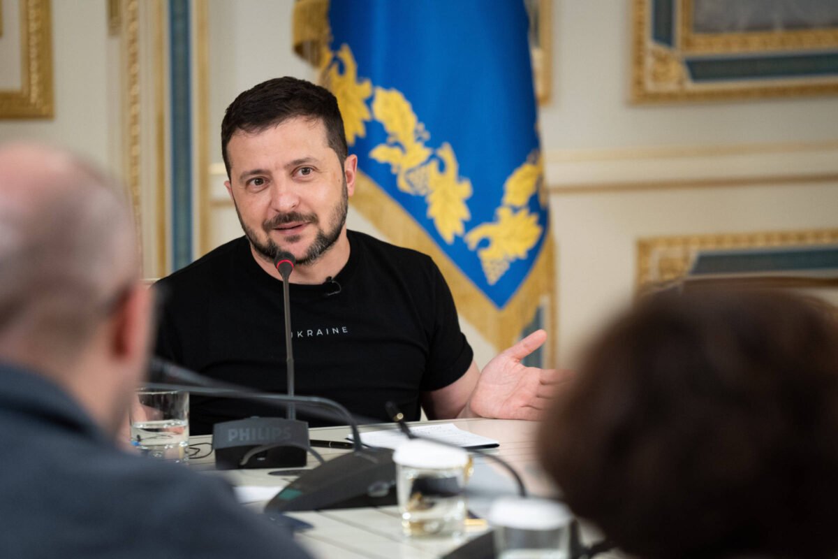 Rússia coloca Zelenski em lista de procurados - 04/05/2024 -