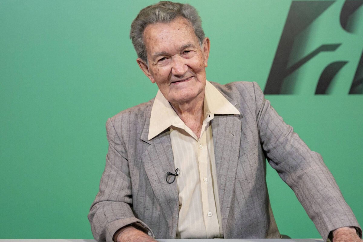 SporTV exibirá série inédita sobre Léo Batista - 29/05/2024 -