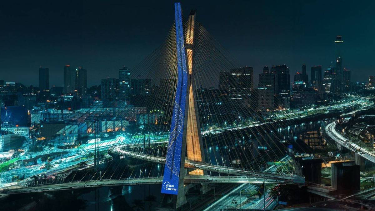 União Europeia celebra democracia no Brasil com show de luzes